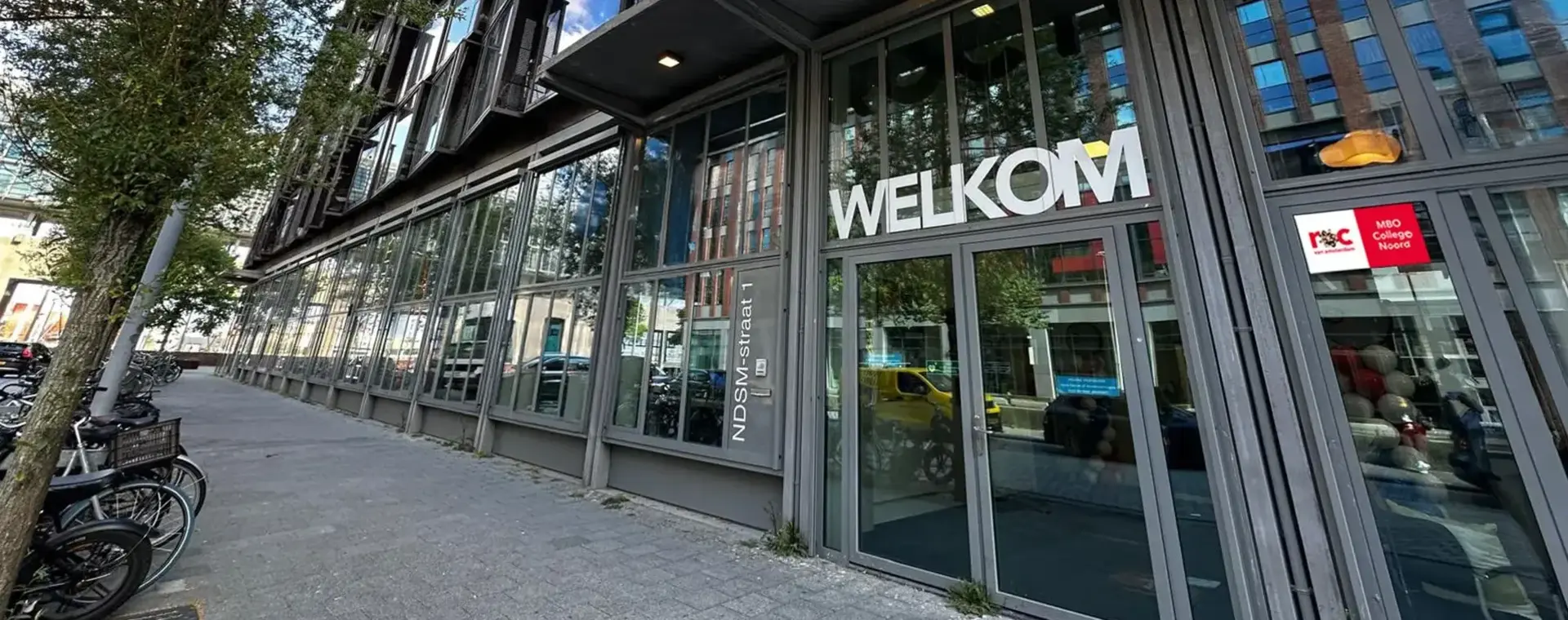 Voorkant van de leslocatie NDSM-Straat 1 van het ROC van Amsterdam