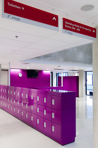 Paarse kluisjes bij MBO College Noord