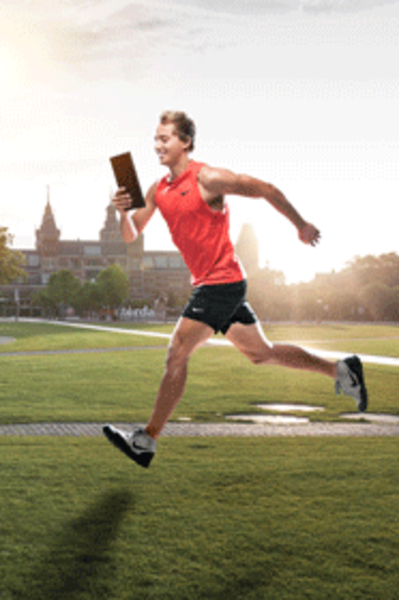 Urban Sport Trainer rennende man in urban omgeving